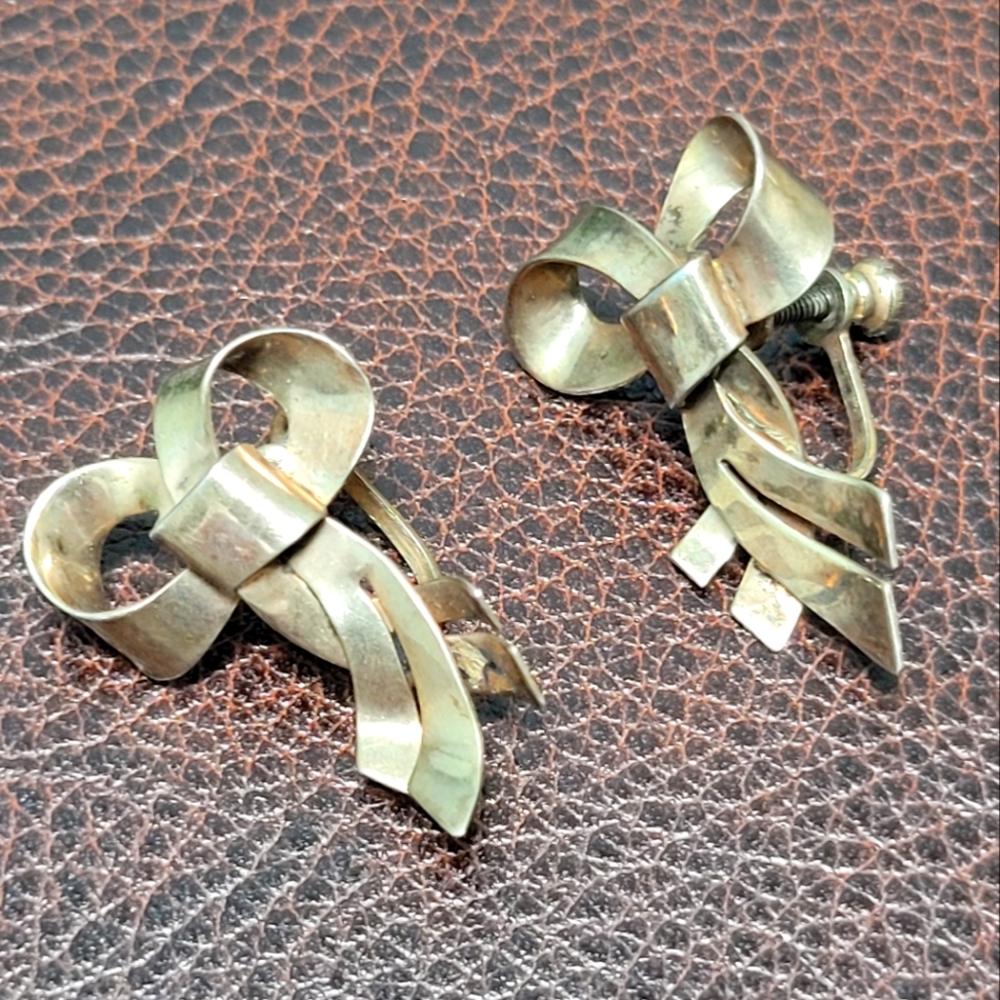 VINTAGE STERLING SILVER | Bow Screwback Earrings